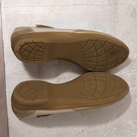 Munro American Gold and Natural Elastic Closure Ballerina Flat Size 7.5M - Picture 4 of 8